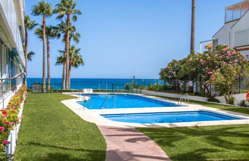 Stunning Beachfront apartment with Sea Views - Foto 18