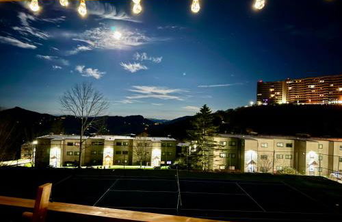 The Sugar Suite - Renovated with a View! Ski IN-OUT! Heated POOL, Hot tub, sauna, gym, AC, EV, adjustable bed - Foto 18