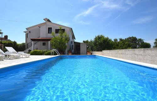 Lovable Apartment, Pool With Deckchairs, Fenced Garden With Grill, Wifi and Airco - Foto 4