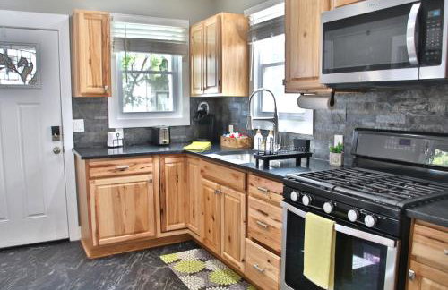 Updated Lakewood Retreat! - Foto 1