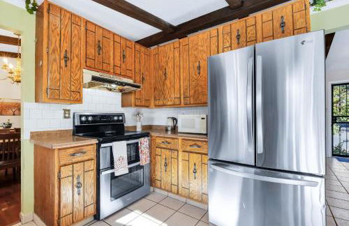 6BD Near DT - BBQ Grill, Games & Football Fun - Photo 55