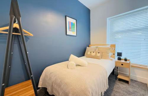 Comfy 4 Bed Home - Port Talbot - Perfect for Contractors & Families - Foto 25