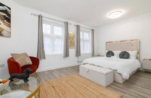 Modern Flat with Parking, 5 Mins to Tube - Photo 2