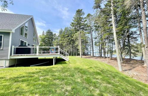 Luxury Waterfront Retreat with Hot Tub Near Acadia - Foto 40