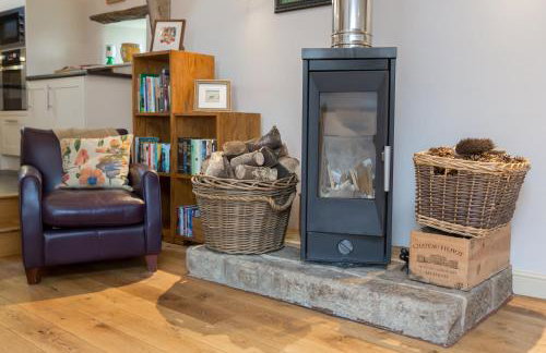 Cruck Barn Cottage - Photo 8