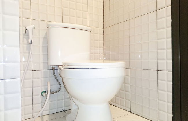 Homey And Comfortable Studio At De Prima Apartment - Photo 9