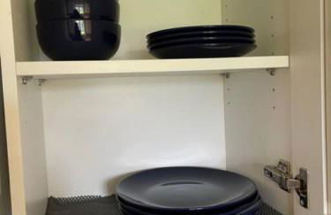 Roxanas 3bed 2bath Home with Modern Interior and BBQ Backyard - Photo 9