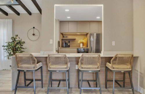 Stunning 2 Story Villa with Pool - Photo 28