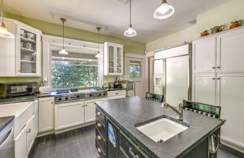 Historic Auburn House on 37 Acres with Private Lake! - Foto 9