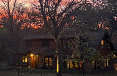 Cozy Cabin on Route 66 with Hot Tub- Edmond, OK - Foto 35