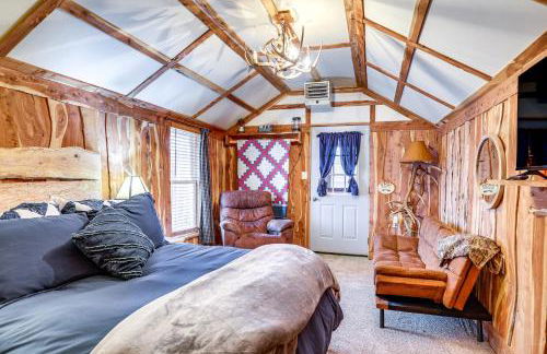 Glenvil Cabin with Gas Grill Steps to Dock and Pond! - Foto 1