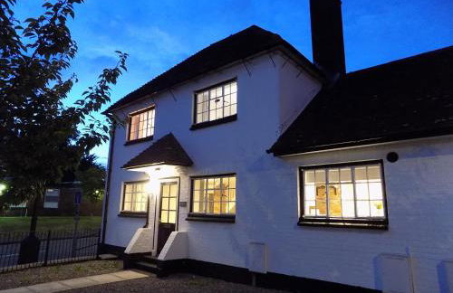 Three-Time Award Winning 1700's Grd 2 listed cottage near Stonehenge - Foto 40