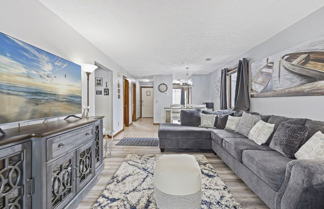 Spacious Modern Condo - 1st Floor - One Block to the Beach - Foto 7