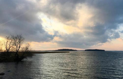 Słońce i Woda - 2 domki nad brzegiem jeziora Śniardwy z własnym pomostem, zejściem do wody i przecudnym widokiem na jezioro - Foto 27