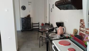 Next to the school - Photo 3