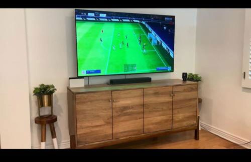 Cozy Home in Picturesque LA Near Major Attractions - Foto 1