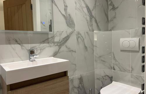 Moonlight Lodge - 4 bedroom Barn with Hot Tub! - Foto 9