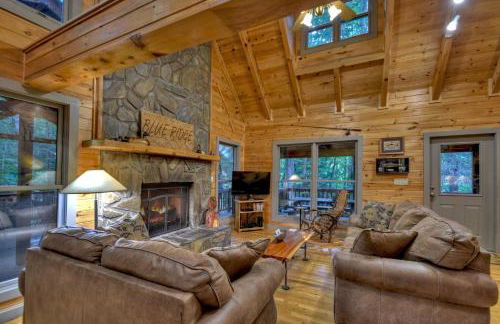 K6 Lodge Gather around the firepit soak in the hot tub and splash in the creek - Foto 11