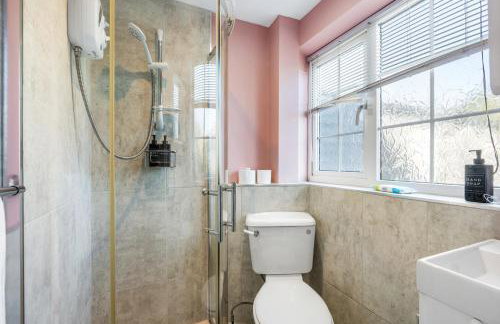 6 bedroom home for contractors and families - Photo 45