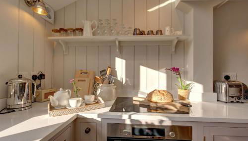 The Flints - Photo 4