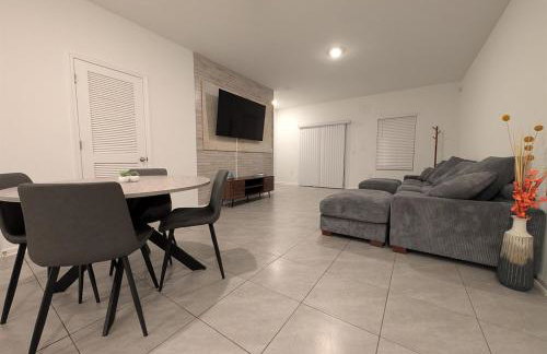 Spacious 3BR Jacksonville Townhome With King Bed - Foto 1