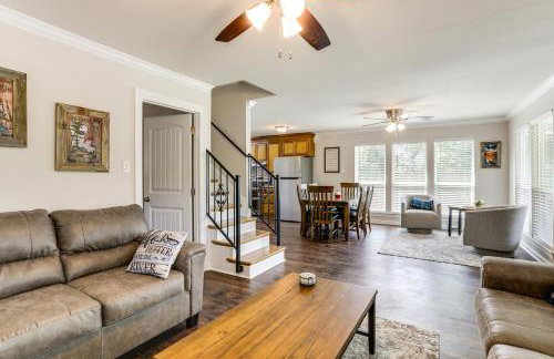 Riverfront Family Retreat w/ Yard in Saint Amant - Foto 6