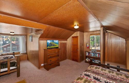 Sunshine Cabin - Cozy 2-Story Getaway - Photo 42