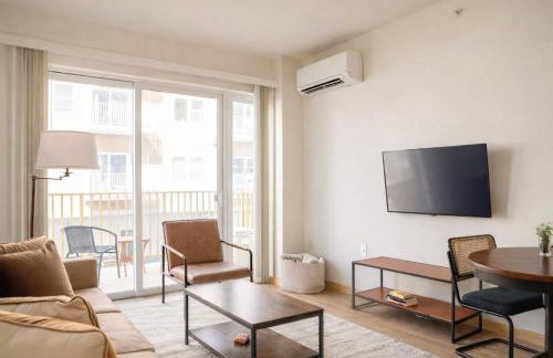 Walker's Point Studio with Gym and Balcony - Foto 7