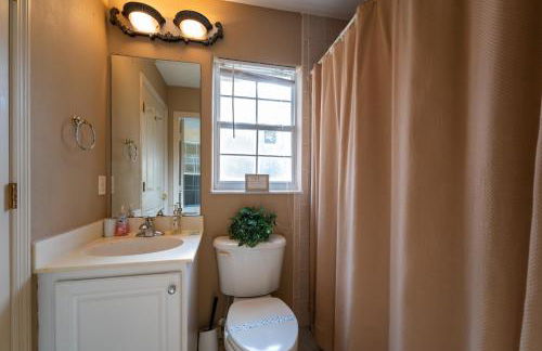 Budget Friendly Pool Home in Quiet Gated Community - Foto 25