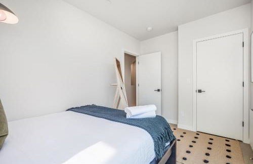 Rooftop Patio with Waterview, Private Garden & Grill 3BR 3BA- Modern Cityscape - Foto 29