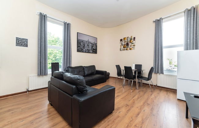 Cityscape Retreat in Newcastle - Photo 11