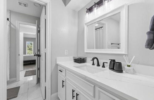 5BD Modern Farmhouse Retreat Sleeps 12 - Photo 28