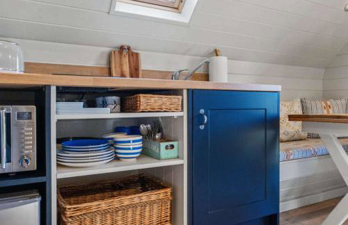 Swallow Light-filled pod with far-reaching scenic views - Photo 26