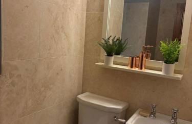 Courtyard House- Luxury Holiday House with floodlit Tennis court - Foto 49