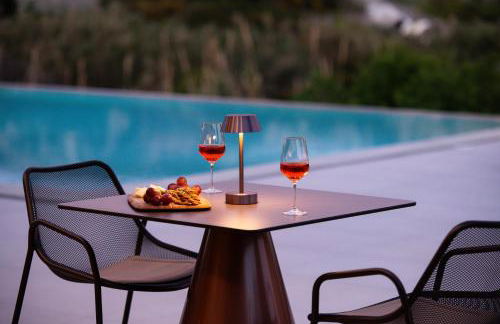 Reveli Suites - Photo 28