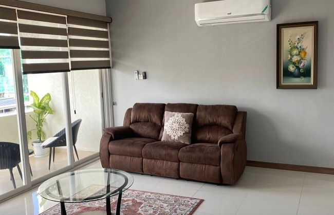 Kensington with pool - Photo 14