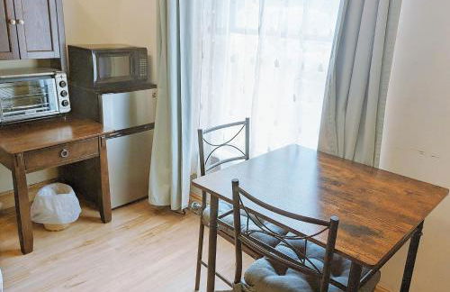 Uptown area, Cozy king Suite, quiet and private, free parking, walk to restaurants - Foto 11
