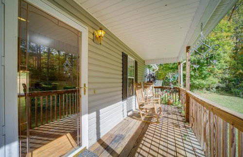 Candler Home with Large Deck Hike, Bike and Unwind! - Foto 26