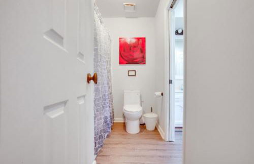 St Helena Island Retreat with Deck Walk to Beach - Foto 18