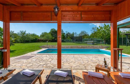Villa Vrt, a private and fully fenced forest retreat - Photo 21