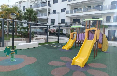 Apartamento familiar premium en Playa Granada - 3 dormitorios, piscina y golf - Foto 29