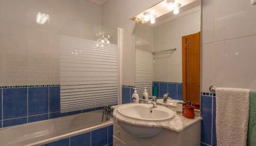 Apartamento 2 Bdr na vila Sta Luzia com vista piscina - Foto 2, towels, Shower