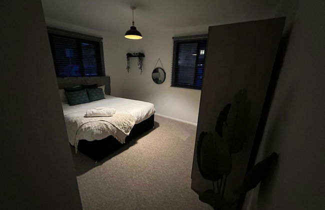 Impeccable 2-bed Apartment in Grays, London - Photo 14