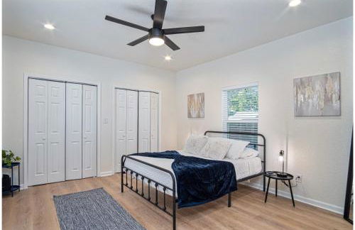 Unwind in Style 4BR2BA Quick Access to Downtown - Foto 24