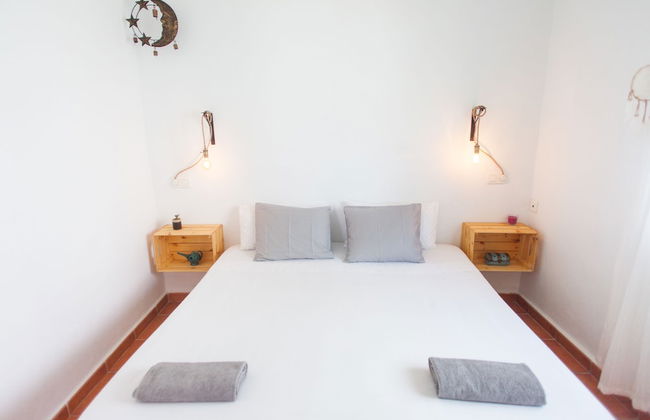 Beach House with garden - Photo 3