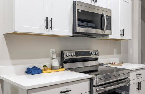 Chic 3BR Home with Fire Pit-Private Yard-Family Friendly - Foto 18