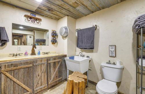 Pet-Friendly Purdy Home with Horse Stables and Trails! - Foto 16