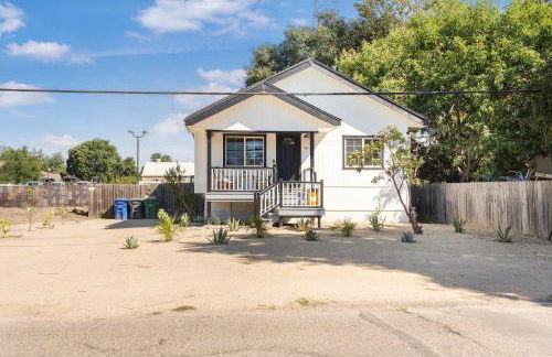 Hot Tub Fire Pit Pet Friendly Walk to Bell St - Foto 6