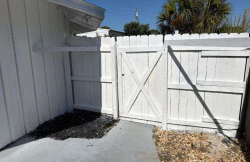 Peaceful Lydia Hide-O-Way - New Pool & Near Beach, Breakfast, Spa & Go-Karts! - Foto 17