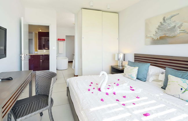 PLAGE BLEUE BEACHFRONT APARTMENTS BY LOV - Foto 2